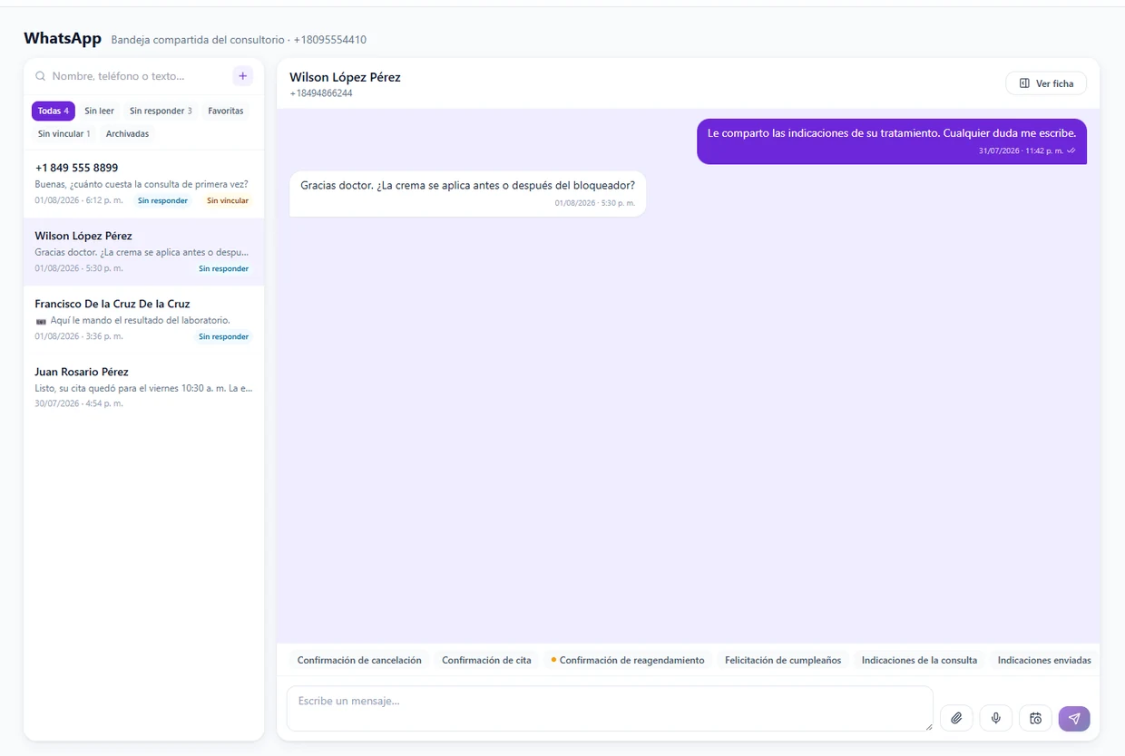 La bandeja de WhatsApp del consultorio con una conversación abierta